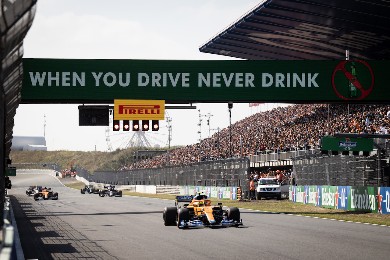 GP OLANDA, Lando Norris (GBR) McLaren MCL35M.
03.09.2021. Formula 1 World Championship, Rd 13, Dutch Grand Prix, Zandvoort, Netherlands, Practice Day.
- www.xpbimages.com, EMail: requests@xpbimages.com © Copyright: Bearne / XPB Images