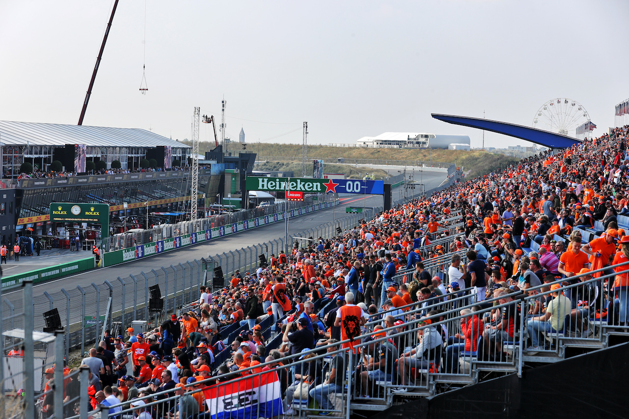 GP OLANDA, Circuit Atmosfera - fans in the grandstand.
03.09.2021. Formula 1 World Championship, Rd 13, Dutch Grand Prix, Zandvoort, Netherlands, Practice Day.
- www.xpbimages.com, EMail: requests@xpbimages.com © Copyright: Batchelor / XPB Images
