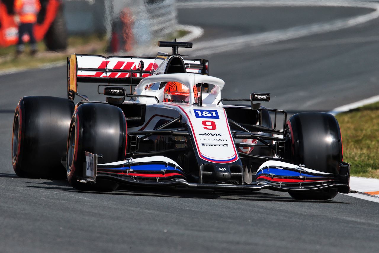 GP OLANDA, Nikita Mazepin (RUS) Haas F1 Team VF-21.
03.09.2021. Formula 1 World Championship, Rd 13, Dutch Grand Prix, Zandvoort, Netherlands, Practice Day.
- www.xpbimages.com, EMail: requests@xpbimages.com © Copyright: XPB Images