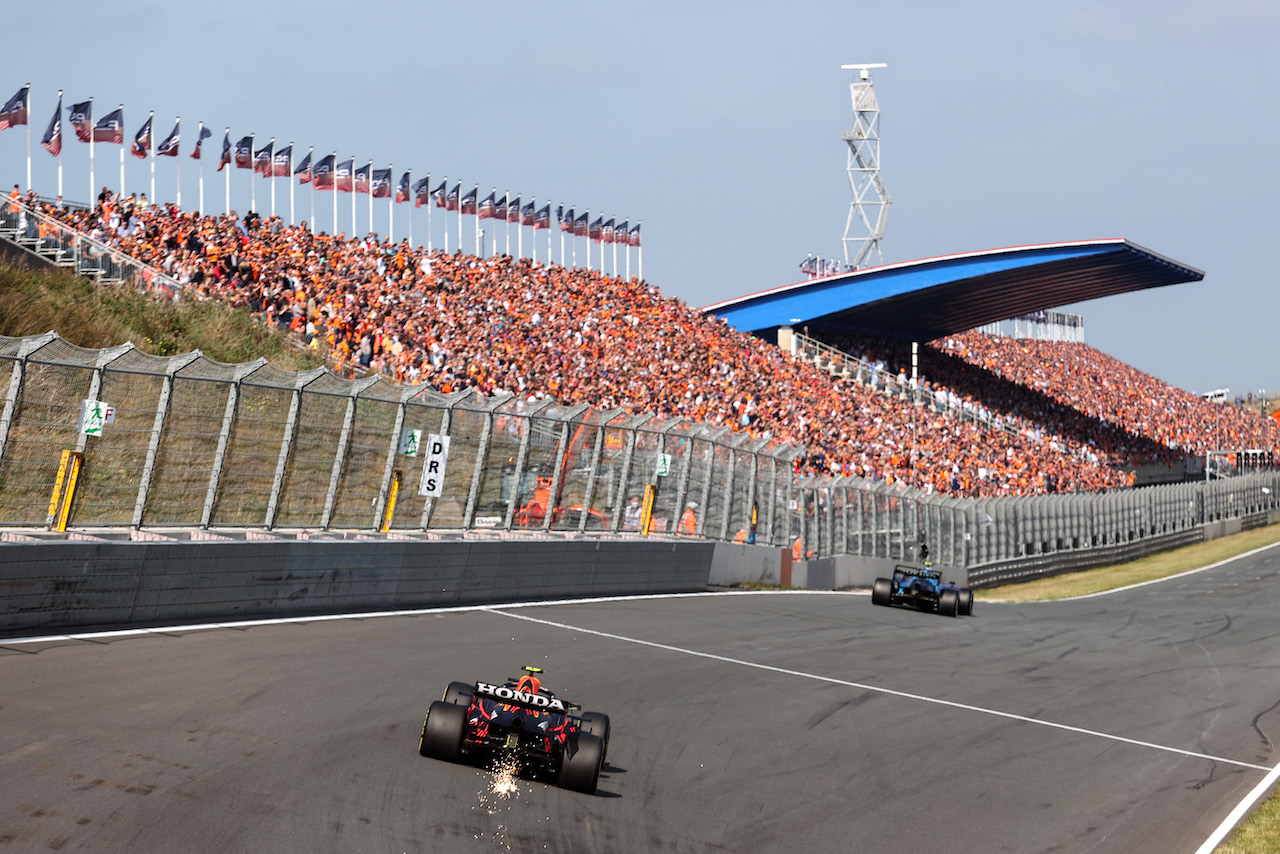 GP OLANDA, nSergio Perez (MEX), Red Bull Racing 
03.09.2021. Formula 1 World Championship, Rd 13, Dutch Grand Prix, Zandvoort, Netherlands, Practice Day.
- www.xpbimages.com, EMail: requests@xpbimages.com ¬© Copyright: Charniaux / XPB Images