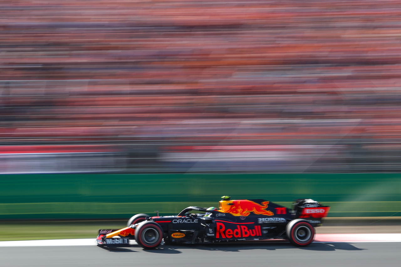 GP OLANDA, Sergio Perez (MEX), Red Bull Racing 
03.09.2021. Formula 1 World Championship, Rd 13, Dutch Grand Prix, Zandvoort, Netherlands, Practice Day.
- www.xpbimages.com, EMail: requests@xpbimages.com © Copyright: Charniaux / XPB Images