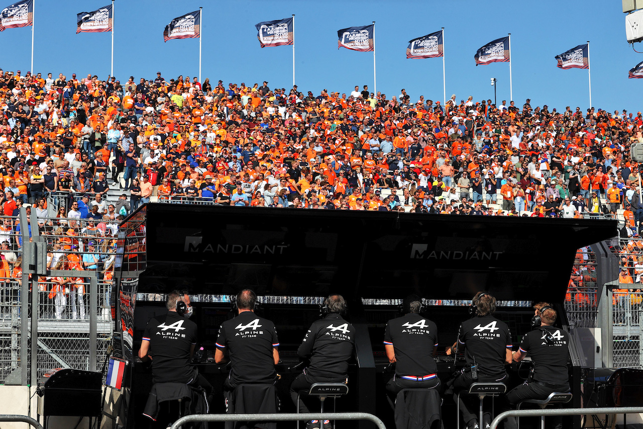 GP OLANDA, Alpine F1 Team pit gantry.
03.09.2021. Formula 1 World Championship, Rd 13, Dutch Grand Prix, Zandvoort, Netherlands, Practice Day.
- www.xpbimages.com, EMail: requests@xpbimages.com © Copyright: Moy / XPB Images