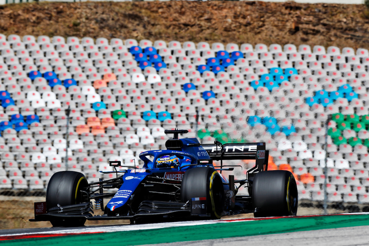 GP PORTOGALLO, Fernando Alonso (ESP) Alpine F1 Team A521.
02.05.2021. Formula 1 World Championship, Rd 3, Portuguese Grand Prix, Portimao, Portugal, Gara Day.
 - www.xpbimages.com, EMail: requests@xpbimages.com © Copyright: Staley / XPB Images