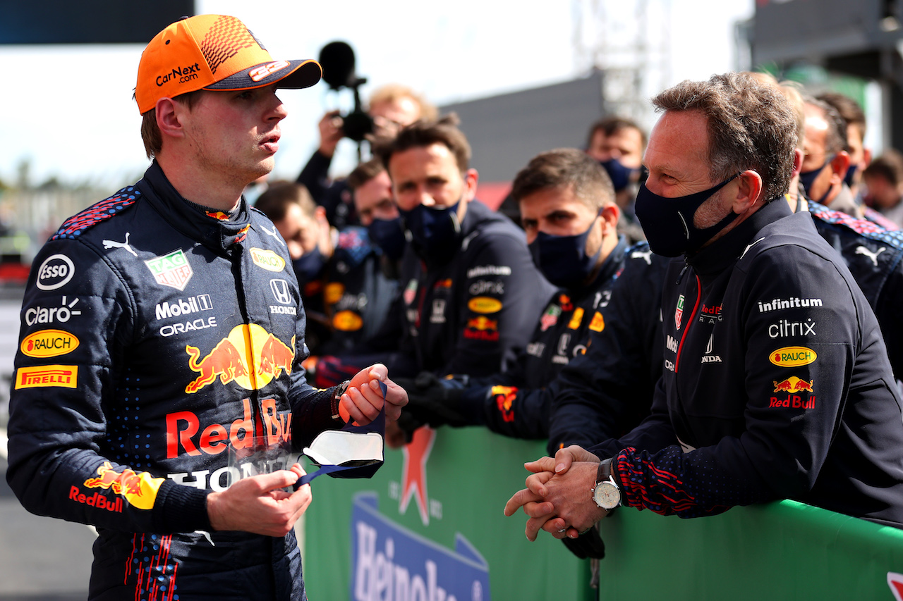GP PORTOGALLO, Max Verstappen (NLD) Red Bull Racing e Christian Horner (GBR) Red Bull Racing Team Principal.
02.05.2021. Formula 1 World Championship, Rd 3, Portuguese Grand Prix, Portimao, Portugal, Gara Day.
- www.xpbimages.com, EMail: requests@xpbimages.com © Copyright: Batchelor / XPB Images