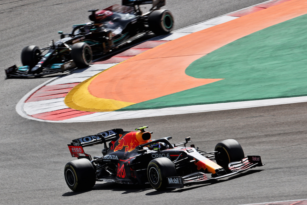 GP PORTOGALLO, Sergio Perez (MEX) Red Bull Racing RB16B.
02.05.2021. Formula 1 World Championship, Rd 3, Portuguese Grand Prix, Portimao, Portugal, Gara Day.
- www.xpbimages.com, EMail: requests@xpbimages.com © Copyright: Batchelor / XPB Images