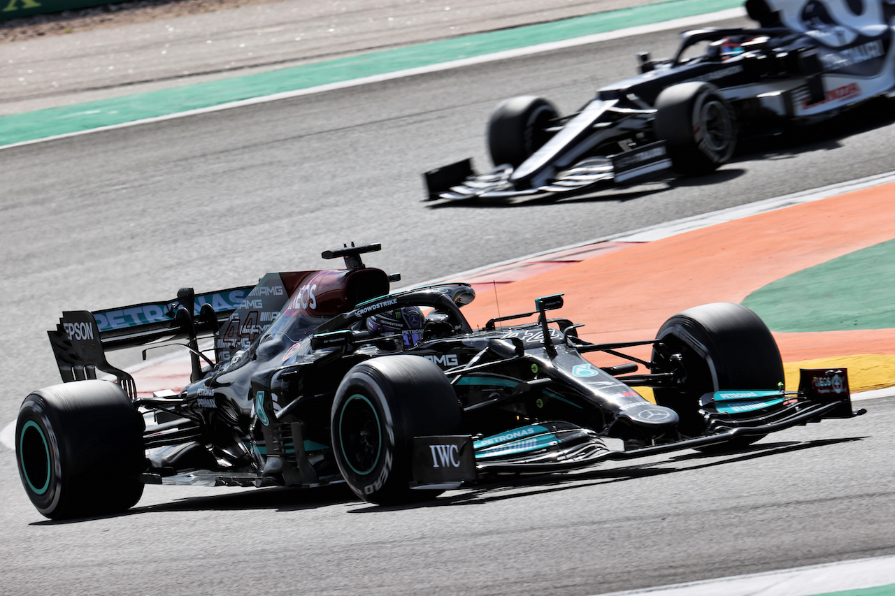 GP PORTOGALLO, Lewis Hamilton (GBR) Mercedes AMG F1 W12.
02.05.2021. Formula 1 World Championship, Rd 3, Portuguese Grand Prix, Portimao, Portugal, Gara Day.
- www.xpbimages.com, EMail: requests@xpbimages.com © Copyright: Batchelor / XPB Images