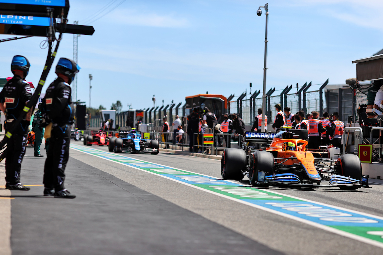 GP PORTOGALLO, Lando Norris (GBR) McLaren MCL35M.
02.05.2021. Formula 1 World Championship, Rd 3, Portuguese Grand Prix, Portimao, Portugal, Gara Day.
- www.xpbimages.com, EMail: requests@xpbimages.com © Copyright: Charniaux / XPB Images