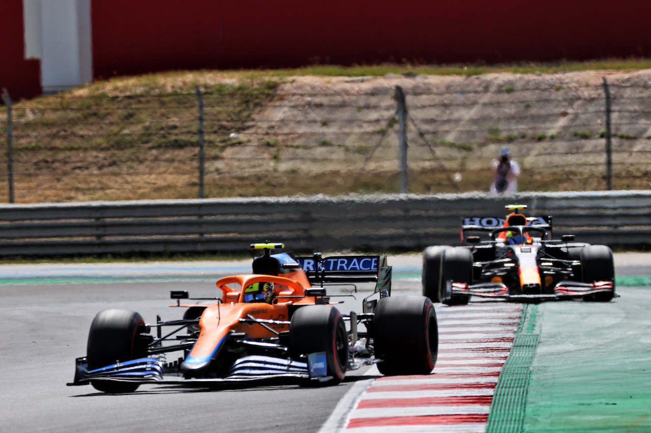 GP PORTOGALLO, Lando Norris (GBR) McLaren MCL35M.
02.05.2021. Formula 1 World Championship, Rd 3, Portuguese Grand Prix, Portimao, Portugal, Gara Day.
- www.xpbimages.com, EMail: requests@xpbimages.com © Copyright: Batchelor / XPB Images