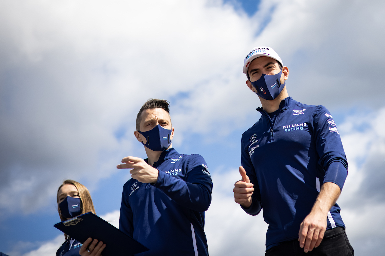 GP PORTOGALLO, Nicholas Latifi (CDN) Williams Racing walks the circuit with the team.
29.04.2021. Formula 1 World Championship, Rd 3, Portuguese Grand Prix, Portimao, Portugal, Preparation Day.
- www.xpbimages.com, EMail: requests@xpbimages.com © Copyright: Bearne / XPB Images