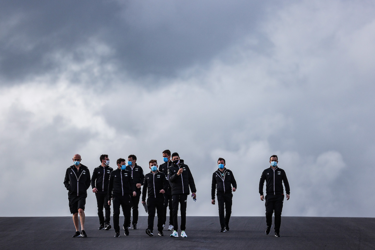 GP PORTOGALLO, Esteban Ocon (FRA) Alpine F1 Team walks the circuit with the team.
29.04.2021. Formula 1 World Championship, Rd 3, Portuguese Grand Prix, Portimao, Portugal, Preparation Day.
- www.xpbimages.com, EMail: requests@xpbimages.com © Copyright: Charniaux / XPB Images