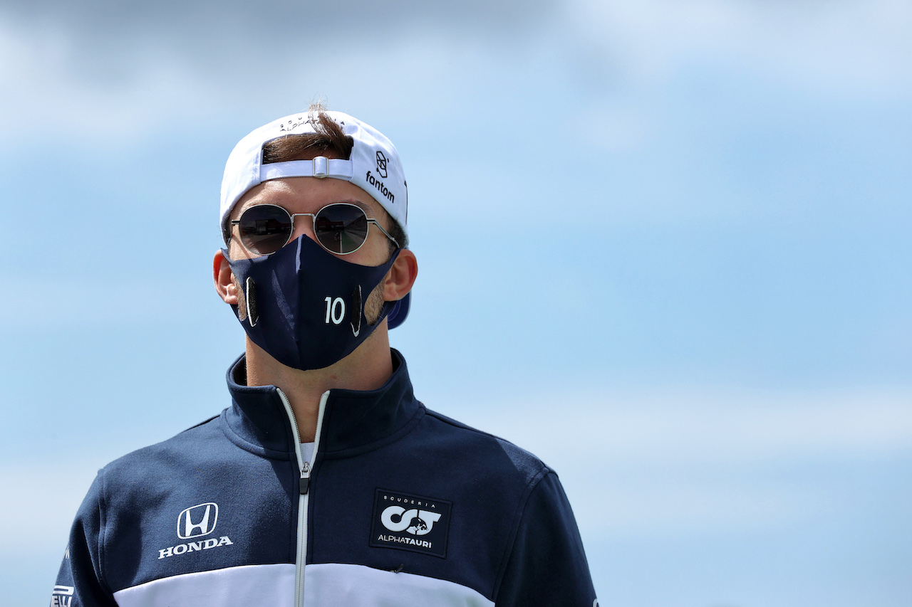 GP PORTOGALLO, Pierre Gasly (FRA) AlphaTauri walks the circuit.
29.04.2021. Formula 1 World Championship, Rd 3, Portuguese Grand Prix, Portimao, Portugal, Preparation Day.
- www.xpbimages.com, EMail: requests@xpbimages.com © Copyright: Batchelor / XPB Images
