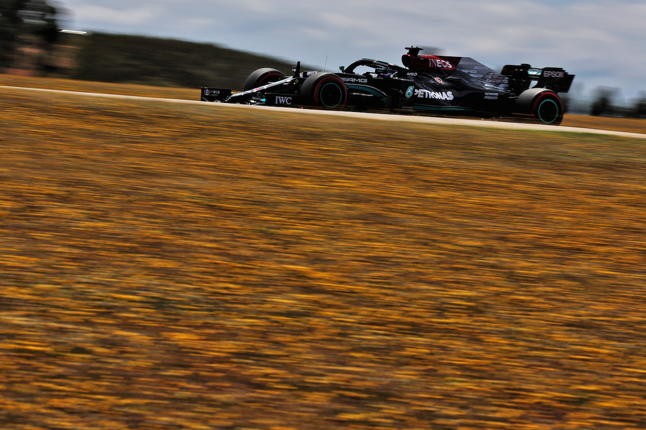 GP PORTOGALLO, Lewis Hamilton (GBR) Mercedes AMG F1 W12.
01.05.2021. Formula 1 World Championship, Rd 3, Portuguese Grand Prix, Portimao, Portugal, Qualifiche Day.
- www.xpbimages.com, EMail: requests@xpbimages.com © Copyright: Batchelor / XPB Images