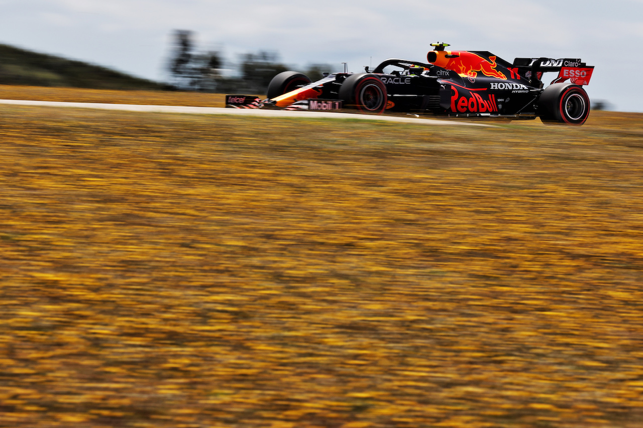 GP PORTOGALLO, Sergio Perez (MEX) Red Bull Racing RB16B.
01.05.2021. Formula 1 World Championship, Rd 3, Portuguese Grand Prix, Portimao, Portugal, Qualifiche Day.
- www.xpbimages.com, EMail: requests@xpbimages.com © Copyright: Batchelor / XPB Images