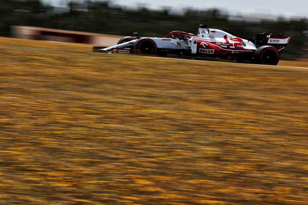 GP PORTOGALLO, Kimi Raikkonen (FIN) Alfa Romeo Racing C41.
01.05.2021. Formula 1 World Championship, Rd 3, Portuguese Grand Prix, Portimao, Portugal, Qualifiche Day.
- www.xpbimages.com, EMail: requests@xpbimages.com © Copyright: Batchelor / XPB Images
