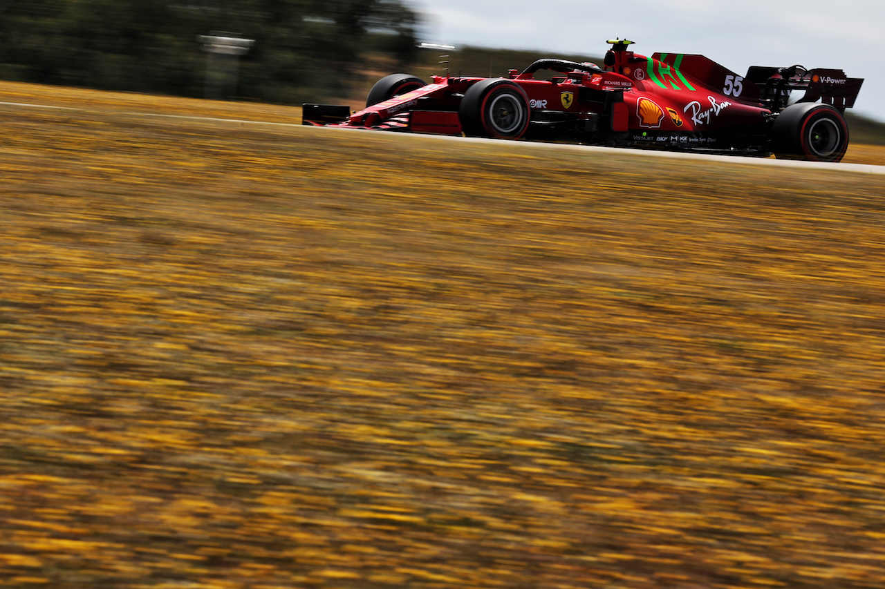 GP PORTOGALLO, Carlos Sainz Jr (ESP) Ferrari SF-21.
01.05.2021. Formula 1 World Championship, Rd 3, Portuguese Grand Prix, Portimao, Portugal, Qualifiche Day.
- www.xpbimages.com, EMail: requests@xpbimages.com © Copyright: Batchelor / XPB Images