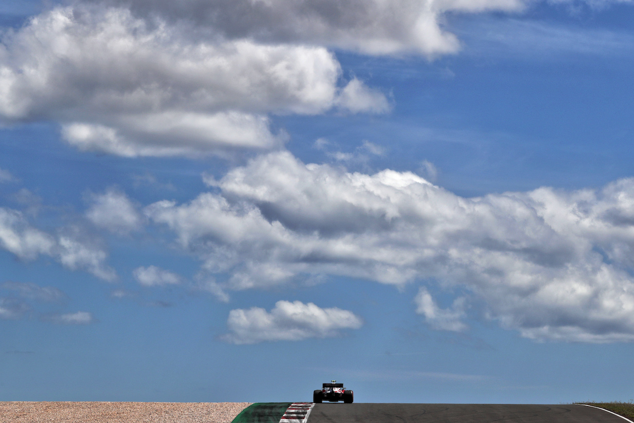 GP PORTOGALLO, Antonio Giovinazzi (ITA) Alfa Romeo Racing C41.
01.05.2021. Formula 1 World Championship, Rd 3, Portuguese Grand Prix, Portimao, Portugal, Qualifiche Day.
 - www.xpbimages.com, EMail: requests@xpbimages.com © Copyright: Staley / XPB Images
