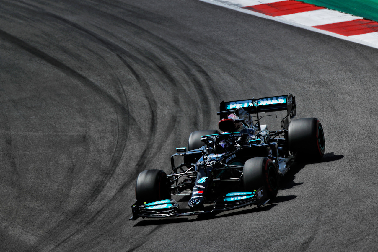 GP PORTOGALLO, Lewis Hamilton (GBR) Mercedes AMG F1 W12.
01.05.2021. Formula 1 World Championship, Rd 3, Portuguese Grand Prix, Portimao, Portugal, Qualifiche Day.
 - www.xpbimages.com, EMail: requests@xpbimages.com © Copyright: Staley / XPB Images