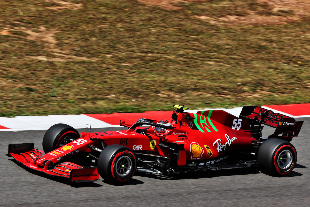 GP PORTOGALLO, Carlos Sainz Jr (ESP) Ferrari SF-21.
01.05.2021. Formula 1 World Championship, Rd 3, Portuguese Grand Prix, Portimao, Portugal, Qualifiche Day.
- www.xpbimages.com, EMail: requests@xpbimages.com © Copyright: Batchelor / XPB Images