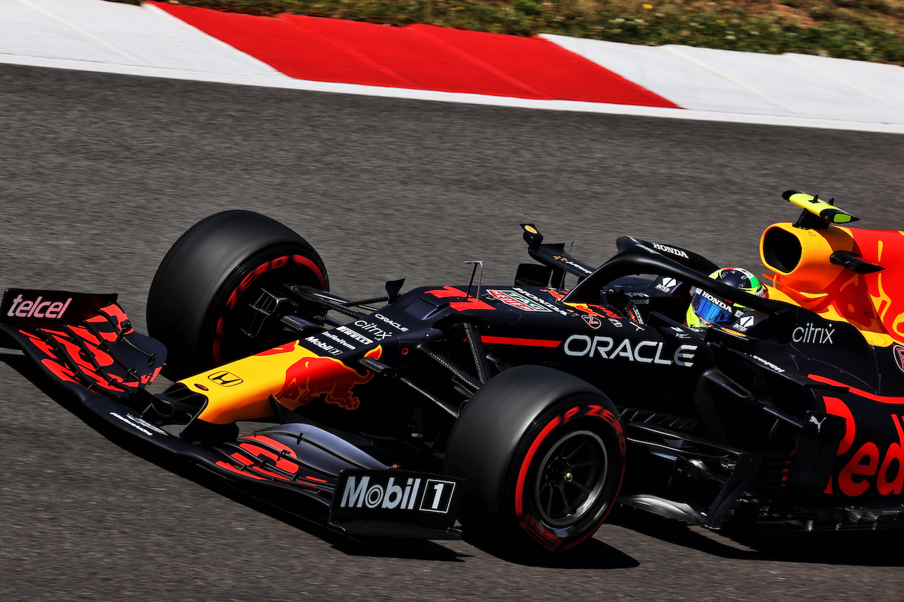 GP PORTOGALLO, Sergio Perez (MEX) Red Bull Racing RB16B.
01.05.2021. Formula 1 World Championship, Rd 3, Portuguese Grand Prix, Portimao, Portugal, Qualifiche Day.
- www.xpbimages.com, EMail: requests@xpbimages.com © Copyright: Batchelor / XPB Images
