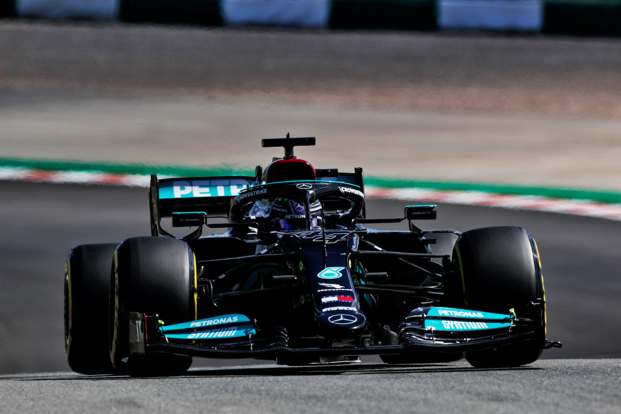 GP PORTOGALLO, Lewis Hamilton (GBR) Mercedes AMG F1 W12.
01.05.2021. Formula 1 World Championship, Rd 3, Portuguese Grand Prix, Portimao, Portugal, Qualifiche Day.
 - www.xpbimages.com, EMail: requests@xpbimages.com © Copyright: Staley / XPB Images