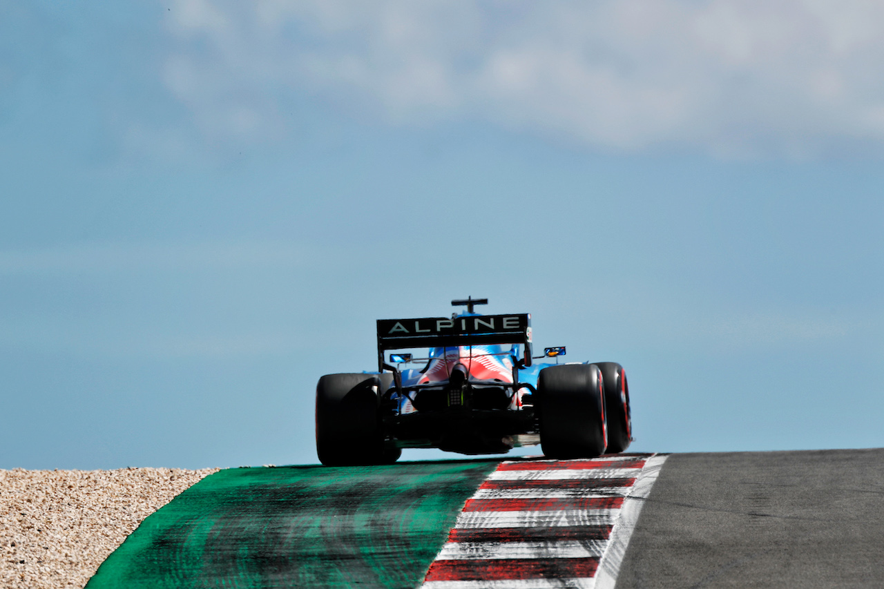 GP PORTOGALLO, Fernando Alonso (ESP) Alpine F1 Team A521.
01.05.2021. Formula 1 World Championship, Rd 3, Portuguese Grand Prix, Portimao, Portugal, Qualifiche Day.
 - www.xpbimages.com, EMail: requests@xpbimages.com © Copyright: Staley / XPB Images