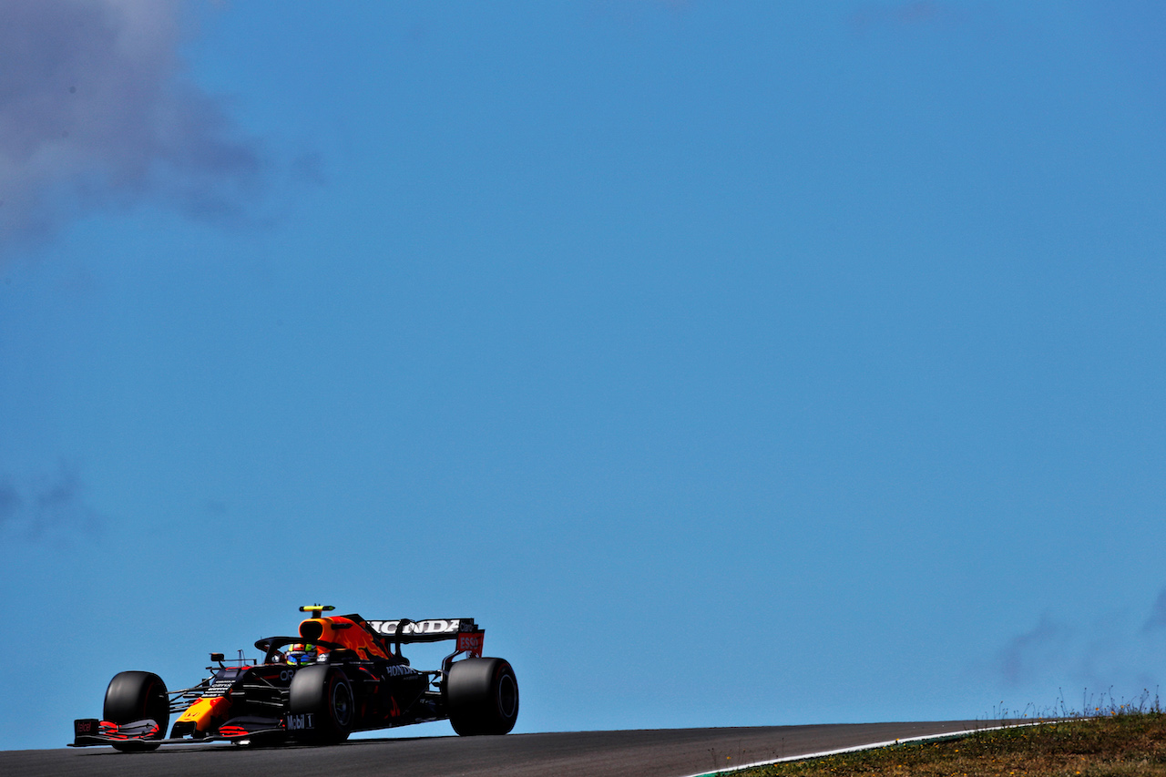 GP PORTOGALLO, Sergio Perez (MEX) Red Bull Racing RB16B.
01.05.2021. Formula 1 World Championship, Rd 3, Portuguese Grand Prix, Portimao, Portugal, Qualifiche Day.
 - www.xpbimages.com, EMail: requests@xpbimages.com © Copyright: Staley / XPB Images
