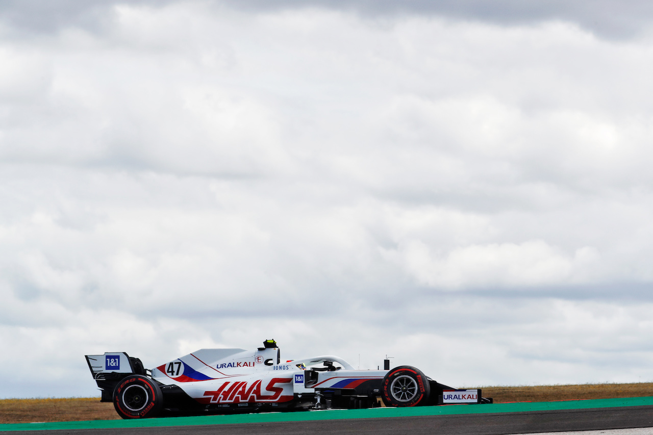 GP PORTOGALLO, Mick Schumacher (GER) Haas VF-21.
01.05.2021. Formula 1 World Championship, Rd 3, Portuguese Grand Prix, Portimao, Portugal, Qualifiche Day.
 - www.xpbimages.com, EMail: requests@xpbimages.com © Copyright: Staley / XPB Images