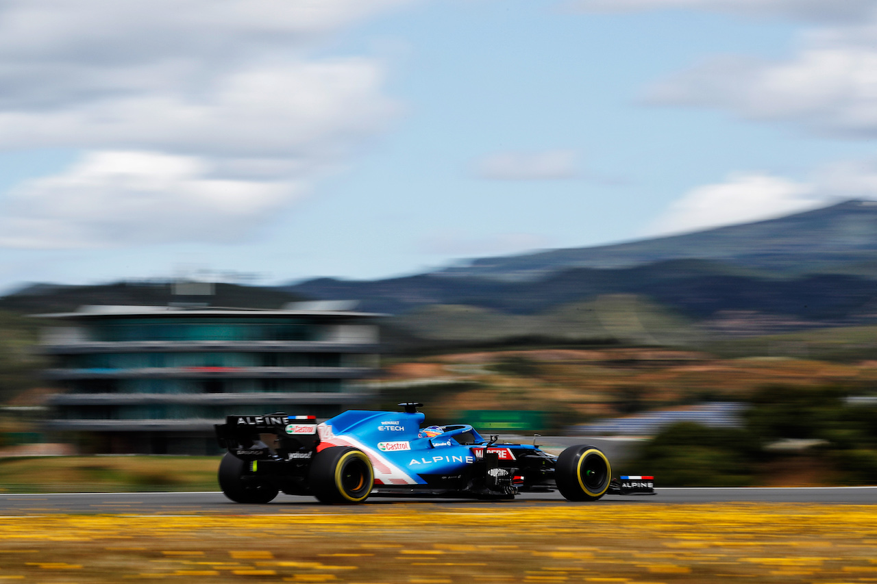 GP PORTOGALLO, Fernando Alonso (ESP) Alpine F1 Team A521.
01.05.2021. Formula 1 World Championship, Rd 3, Portuguese Grand Prix, Portimao, Portugal, Qualifiche Day.
 - www.xpbimages.com, EMail: requests@xpbimages.com © Copyright: Staley / XPB Images