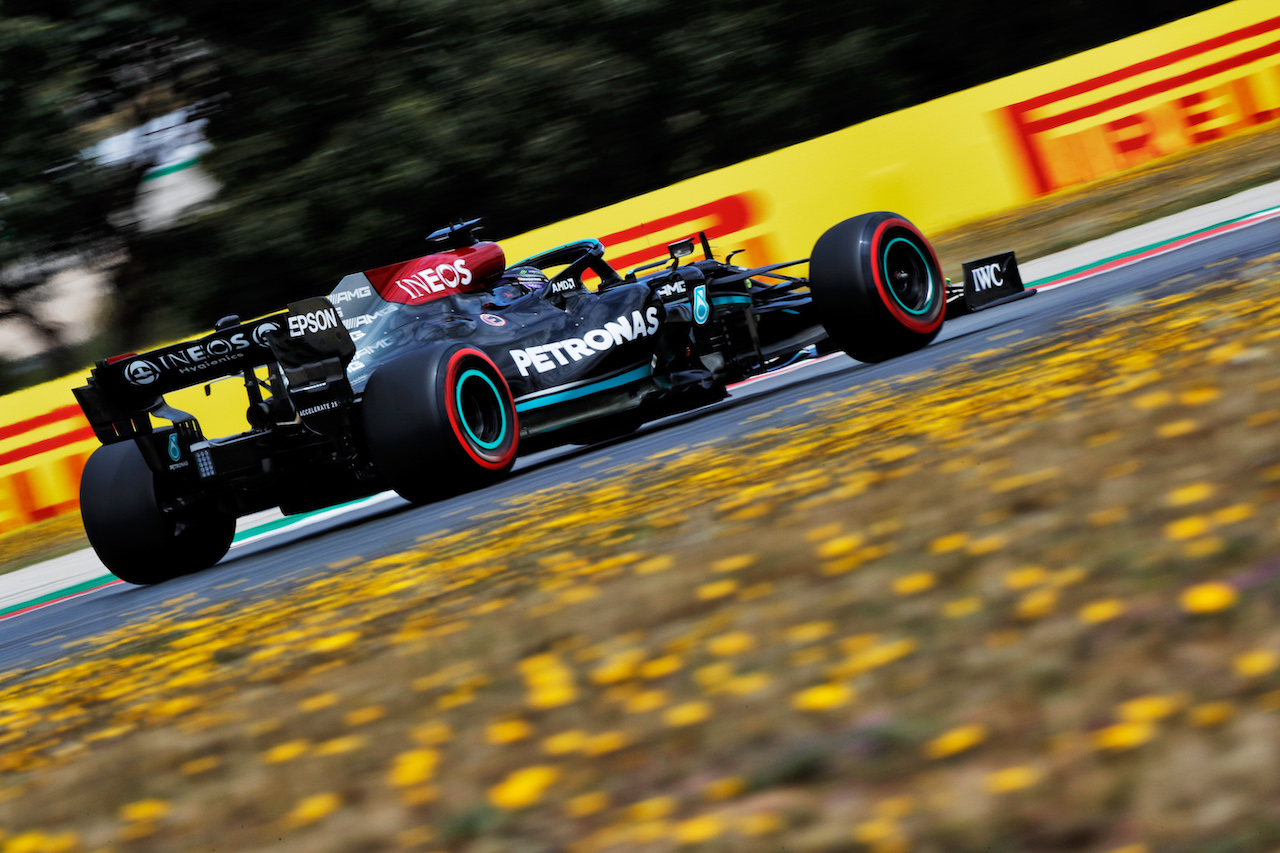 GP PORTOGALLO, Lewis Hamilton (GBR) Mercedes AMG F1 W12.
01.05.2021. Formula 1 World Championship, Rd 3, Portuguese Grand Prix, Portimao, Portugal, Qualifiche Day.
 - www.xpbimages.com, EMail: requests@xpbimages.com © Copyright: Staley / XPB Images