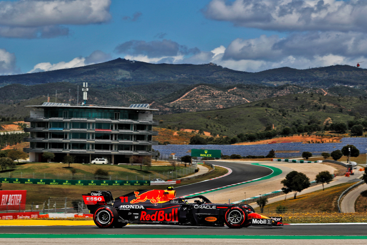 GP PORTOGALLO, Sergio Perez (MEX) Red Bull Racing RB16B.
01.05.2021. Formula 1 World Championship, Rd 3, Portuguese Grand Prix, Portimao, Portugal, Qualifiche Day.
 - www.xpbimages.com, EMail: requests@xpbimages.com © Copyright: Staley / XPB Images