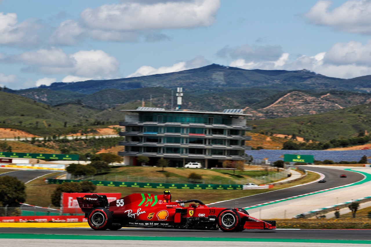 GP PORTOGALLO, Carlos Sainz Jr (ESP) Ferrari SF-21.
01.05.2021. Formula 1 World Championship, Rd 3, Portuguese Grand Prix, Portimao, Portugal, Qualifiche Day.
 - www.xpbimages.com, EMail: requests@xpbimages.com © Copyright: Staley / XPB Images