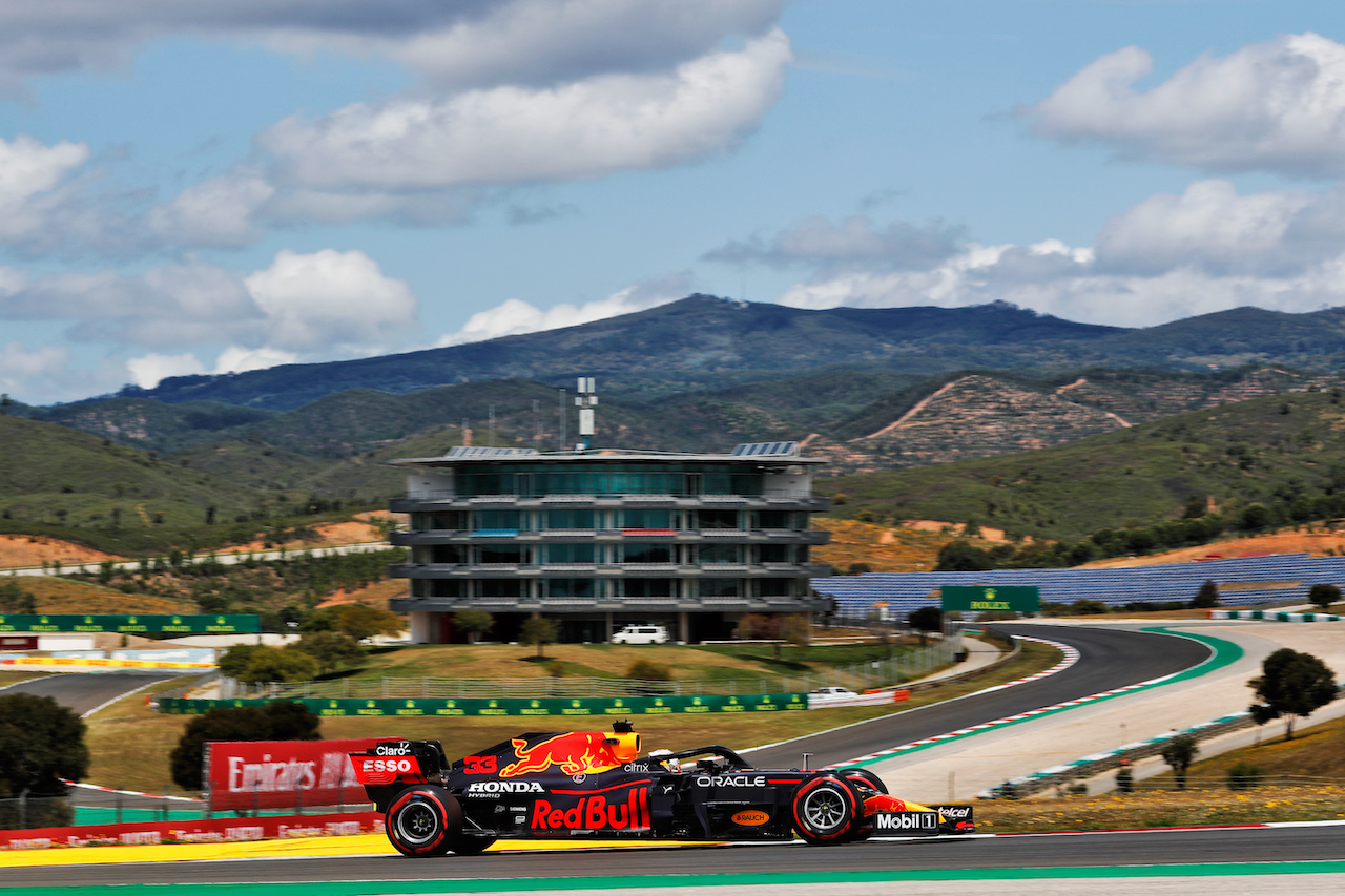 GP PORTOGALLO, Max Verstappen (NLD) Red Bull Racing RB16B.
01.05.2021. Formula 1 World Championship, Rd 3, Portuguese Grand Prix, Portimao, Portugal, Qualifiche Day.
 - www.xpbimages.com, EMail: requests@xpbimages.com © Copyright: Staley / XPB Images