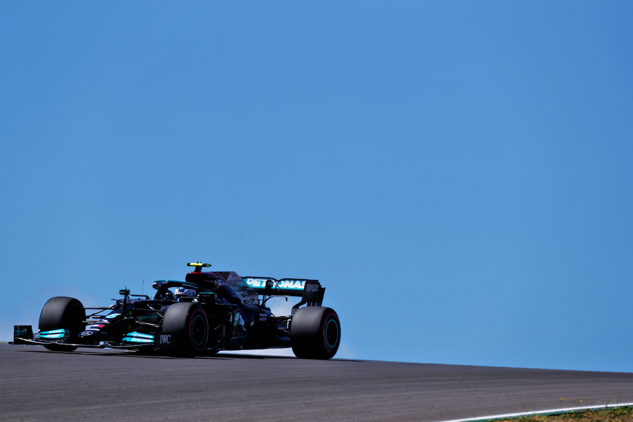 GP PORTOGALLO, Valtteri Bottas (FIN) Mercedes AMG F1 W12.
30.04.2021. Formula 1 World Championship, Rd 3, Portuguese Grand Prix, Portimao, Portugal, Practice Day.
 - www.xpbimages.com, EMail: requests@xpbimages.com © Copyright: Staley / XPB Images