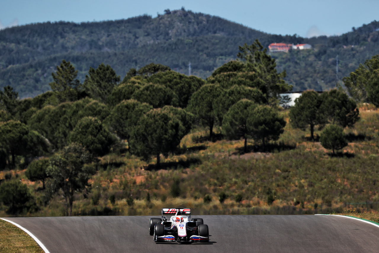 GP PORTOGALLO, Nikita Mazepin (RUS) Haas F1 Team VF-21.
30.04.2021. Formula 1 World Championship, Rd 3, Portuguese Grand Prix, Portimao, Portugal, Practice Day.
- www.xpbimages.com, EMail: requests@xpbimages.com © Copyright: Batchelor / XPB Images