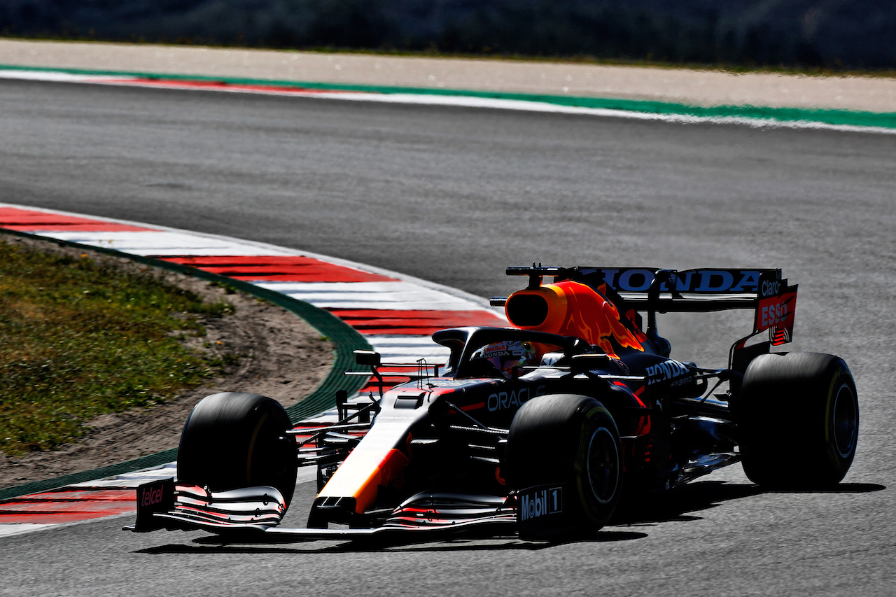 GP PORTOGALLO, Max Verstappen (NLD) Red Bull Racing RB16B.
30.04.2021. Formula 1 World Championship, Rd 3, Portuguese Grand Prix, Portimao, Portugal, Practice Day.
 - www.xpbimages.com, EMail: requests@xpbimages.com © Copyright: Staley / XPB Images