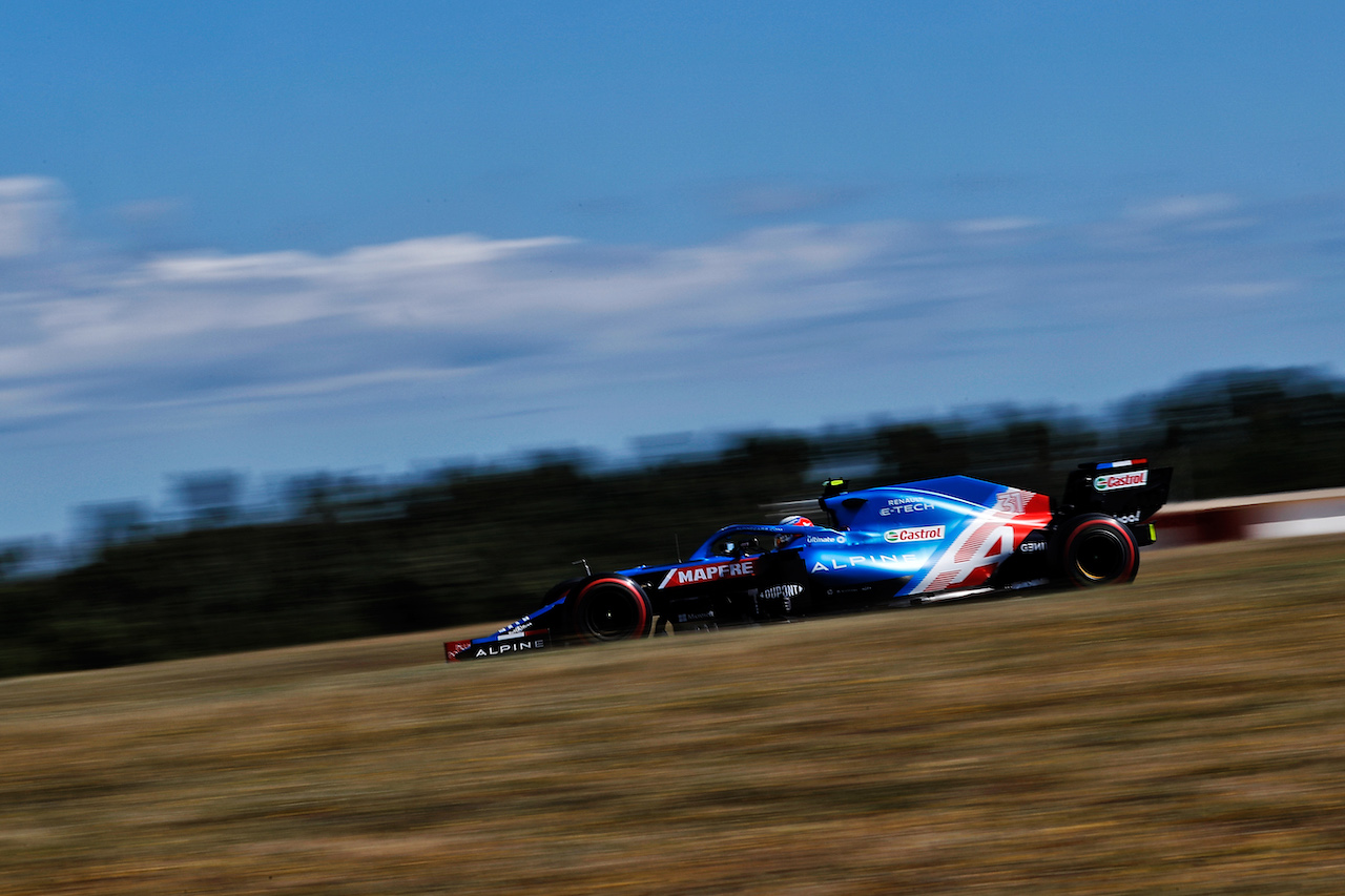 GP PORTOGALLO, Esteban Ocon (FRA) Alpine F1 Team A521.
30.04.2021. Formula 1 World Championship, Rd 3, Portuguese Grand Prix, Portimao, Portugal, Practice Day.
 - www.xpbimages.com, EMail: requests@xpbimages.com © Copyright: Staley / XPB Images
