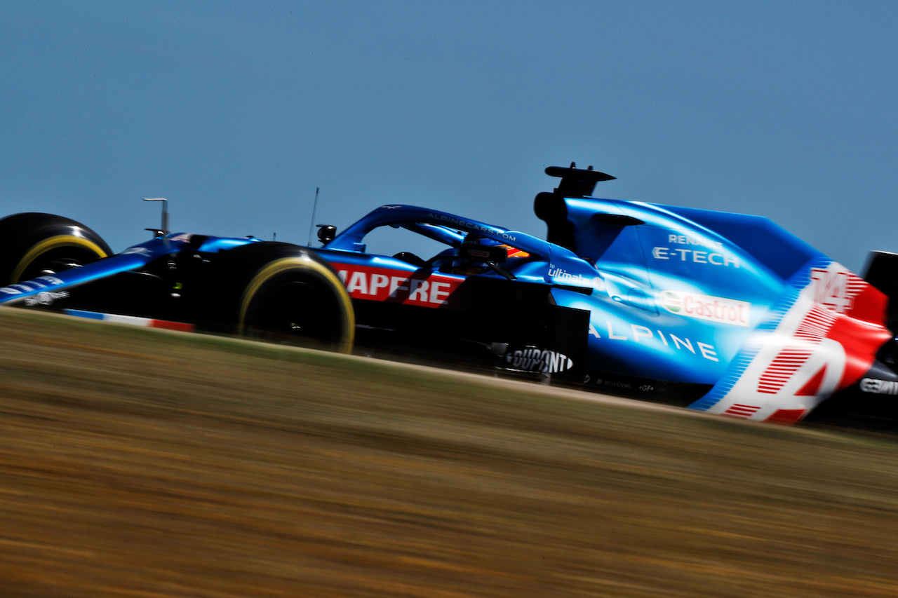 GP PORTOGALLO, Fernando Alonso (ESP) Alpine F1 Team A521.
30.04.2021. Formula 1 World Championship, Rd 3, Portuguese Grand Prix, Portimao, Portugal, Practice Day.
 - www.xpbimages.com, EMail: requests@xpbimages.com © Copyright: Staley / XPB Images