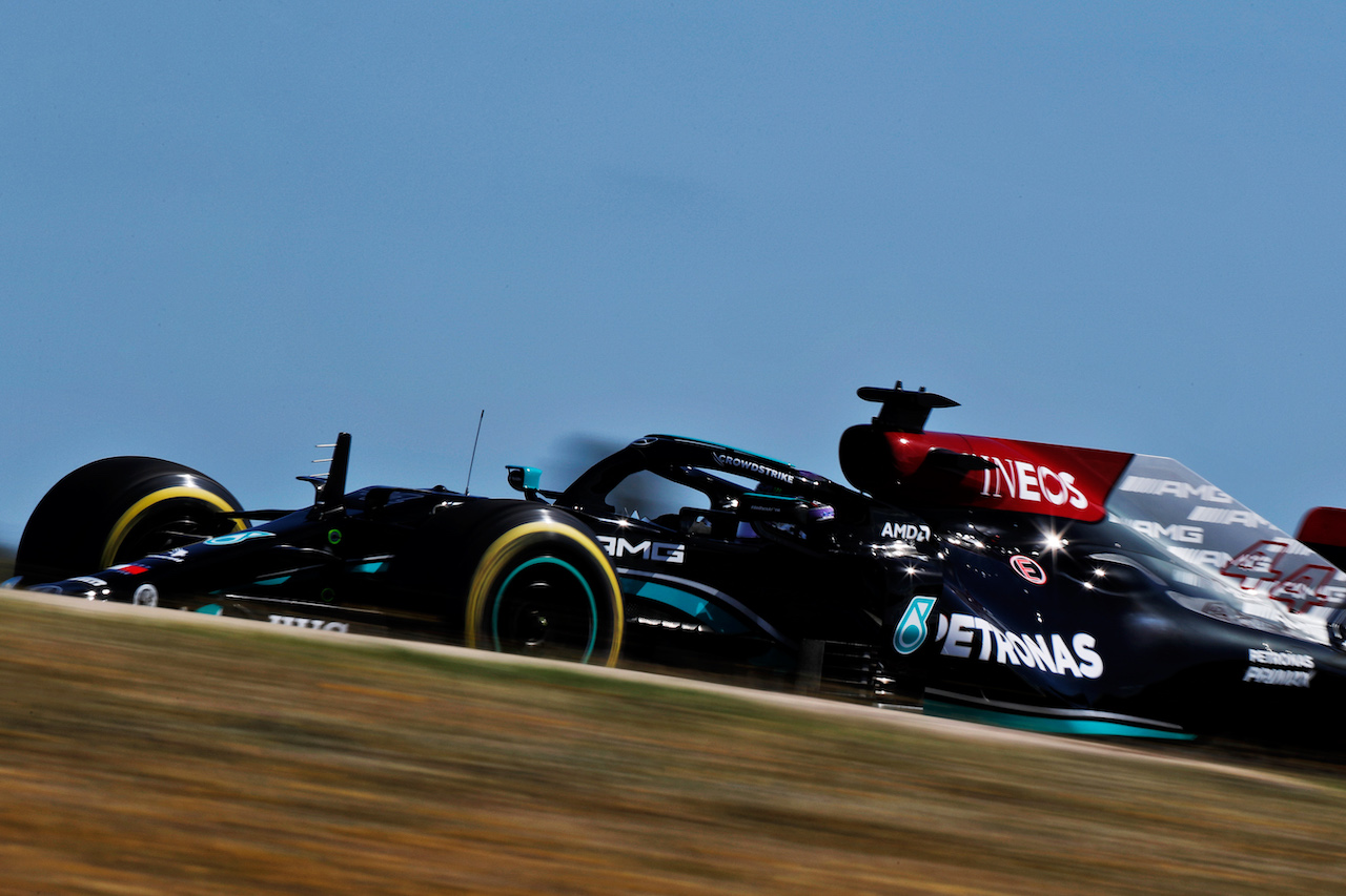 GP PORTOGALLO, Lewis Hamilton (GBR) Mercedes AMG F1 W12.
30.04.2021. Formula 1 World Championship, Rd 3, Portuguese Grand Prix, Portimao, Portugal, Practice Day.
 - www.xpbimages.com, EMail: requests@xpbimages.com © Copyright: Staley / XPB Images