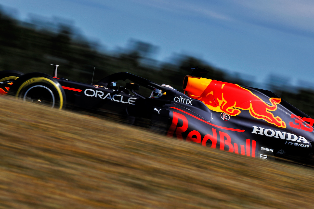 GP PORTOGALLO, Max Verstappen (NLD) Red Bull Racing RB16B.
30.04.2021. Formula 1 World Championship, Rd 3, Portuguese Grand Prix, Portimao, Portugal, Practice Day.
 - www.xpbimages.com, EMail: requests@xpbimages.com © Copyright: Staley / XPB Images