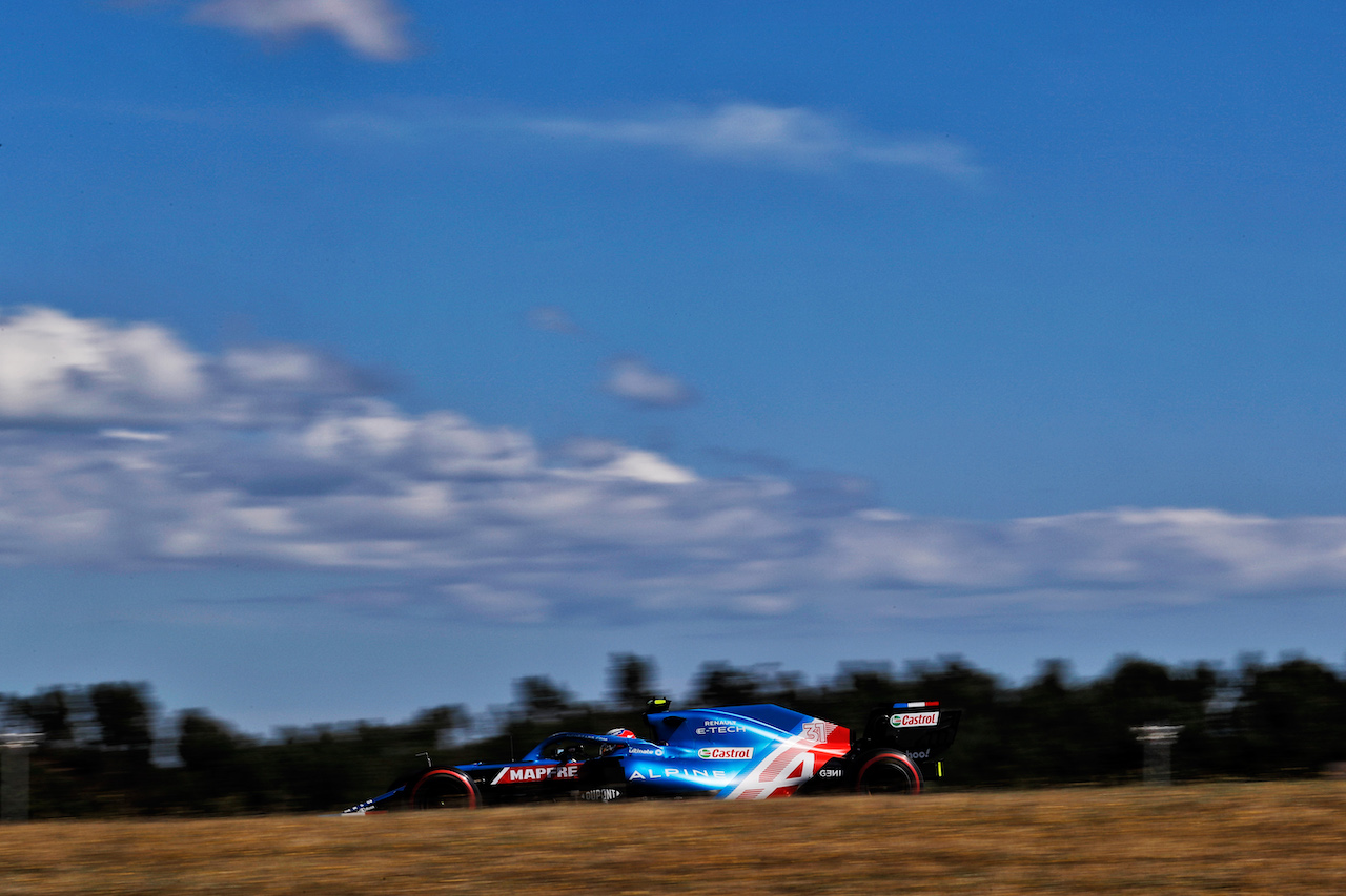 GP PORTOGALLO, Esteban Ocon (FRA) Alpine F1 Team A521.
30.04.2021. Formula 1 World Championship, Rd 3, Portuguese Grand Prix, Portimao, Portugal, Practice Day.
 - www.xpbimages.com, EMail: requests@xpbimages.com © Copyright: Staley / XPB Images