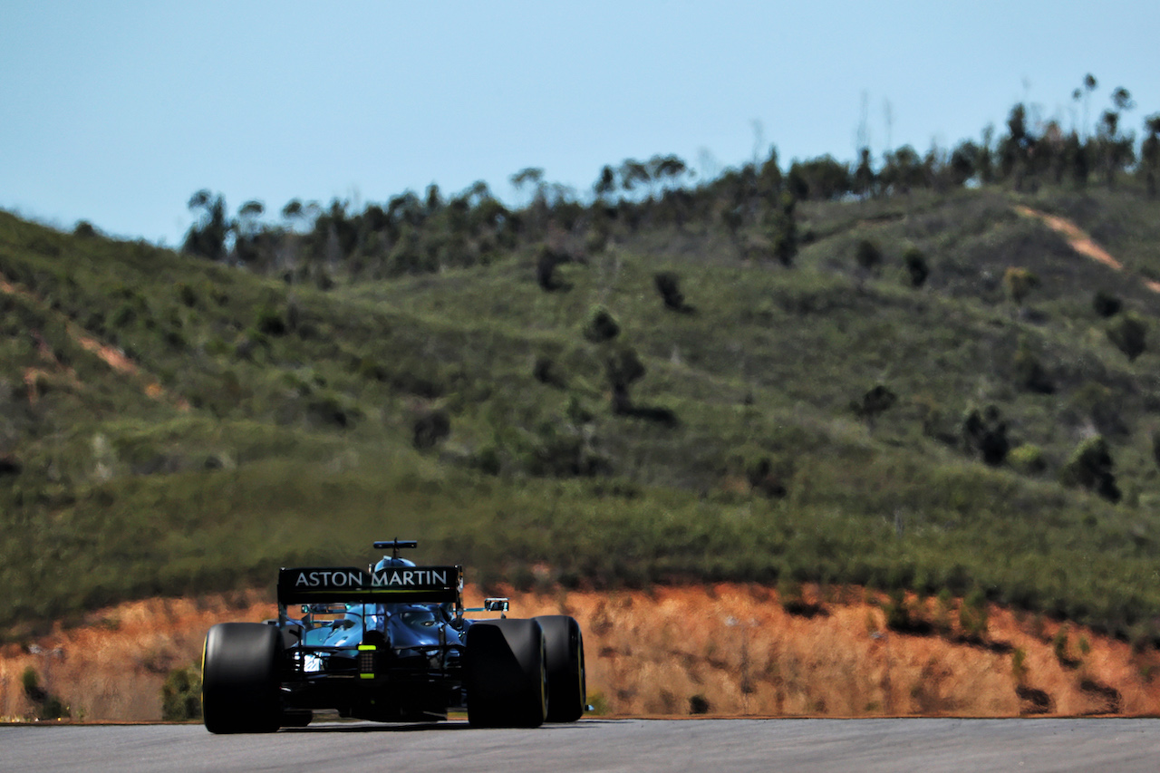 GP PORTOGALLO, Lance Stroll (CDN) Aston Martin F1 Team AMR21.
30.04.2021. Formula 1 World Championship, Rd 3, Portuguese Grand Prix, Portimao, Portugal, Practice Day.
- www.xpbimages.com, EMail: requests@xpbimages.com © Copyright: Batchelor / XPB Images