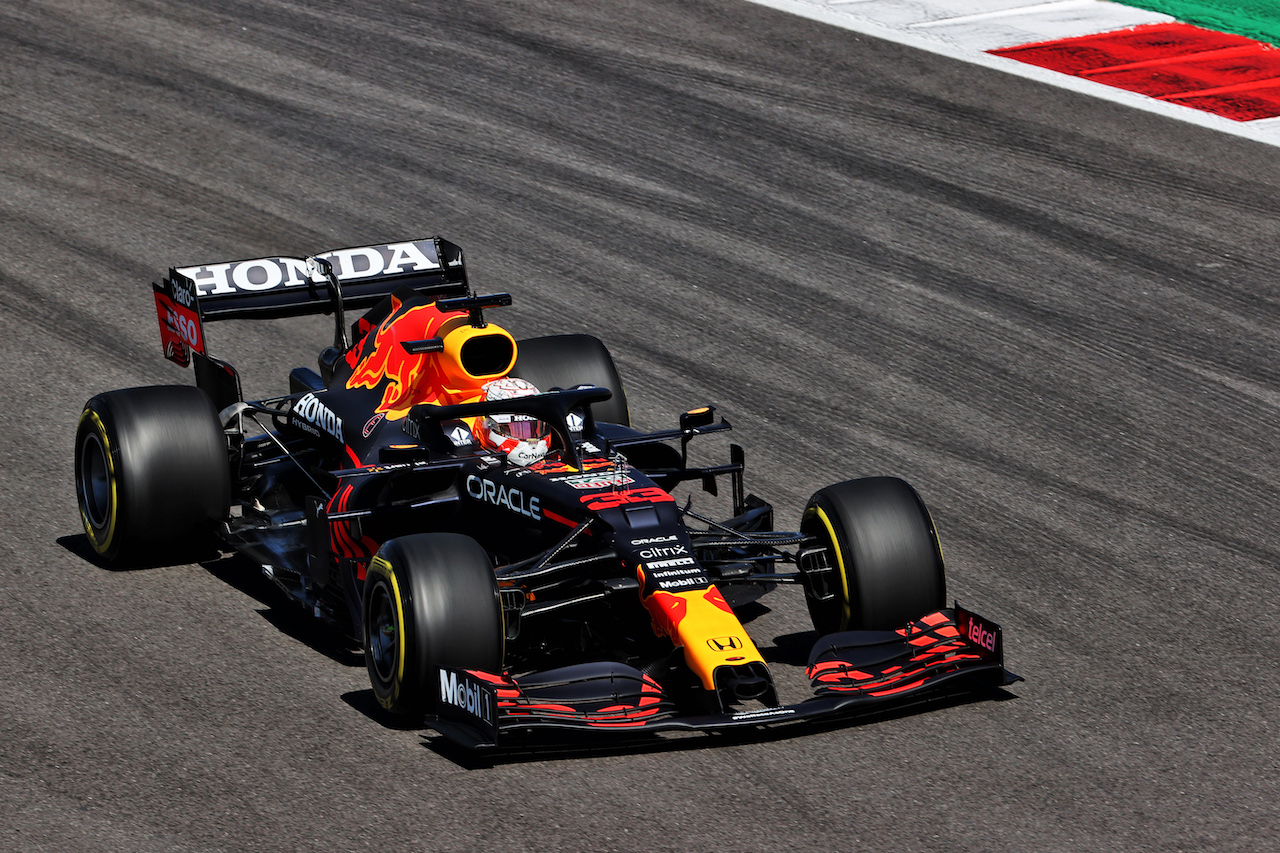 GP PORTOGALLO, Max Verstappen (NLD) Red Bull Racing RB16B.
30.04.2021. Formula 1 World Championship, Rd 3, Portuguese Grand Prix, Portimao, Portugal, Practice Day.
- www.xpbimages.com, EMail: requests@xpbimages.com © Copyright: Batchelor / XPB Images