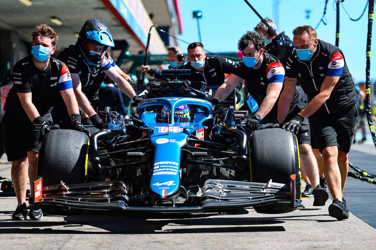 GP PORTOGALLO, Fernando Alonso (ESP) Alpine F1 Team A521.
30.04.2021. Formula 1 World Championship, Rd 3, Portuguese Grand Prix, Portimao, Portugal, Practice Day.
- www.xpbimages.com, EMail: requests@xpbimages.com © Copyright: Charniaux / XPB Images