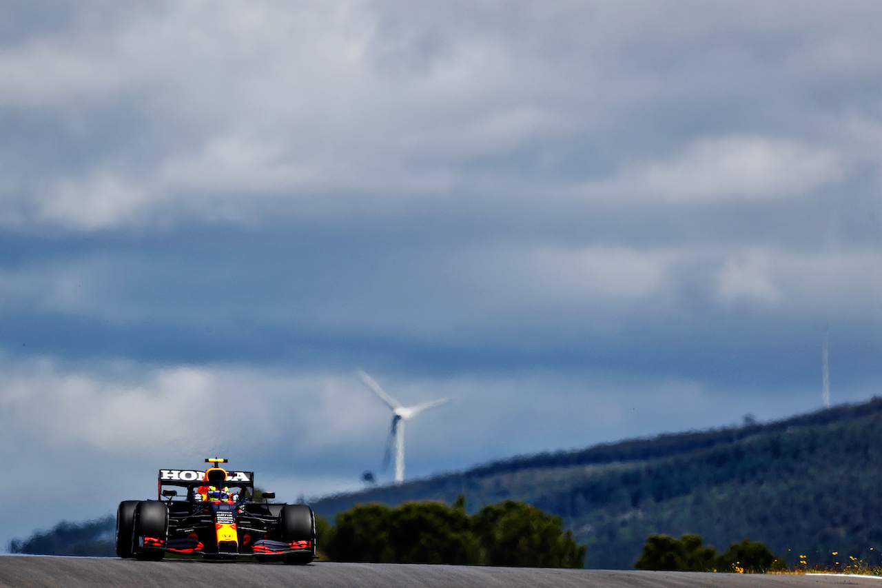 GP PORTOGALLO, Sergio Perez (MEX) Red Bull Racing RB16B.
30.04.2021. Formula 1 World Championship, Rd 3, Portuguese Grand Prix, Portimao, Portugal, Practice Day.
 - www.xpbimages.com, EMail: requests@xpbimages.com © Copyright: Staley / XPB Images