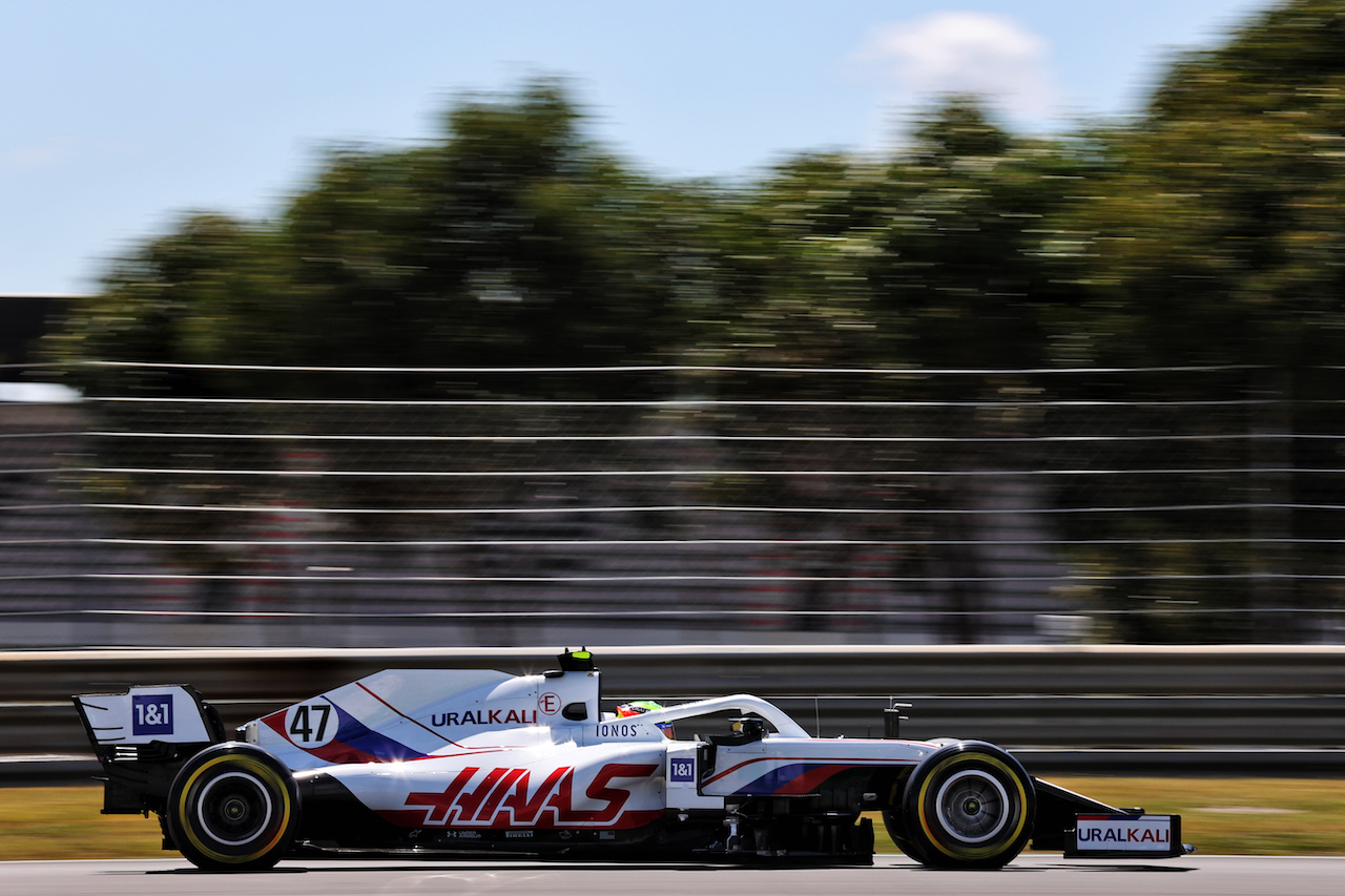GP PORTOGALLO, Mick Schumacher (GER) Haas VF-21.
30.04.2021. Formula 1 World Championship, Rd 3, Portuguese Grand Prix, Portimao, Portugal, Practice Day.
- www.xpbimages.com, EMail: requests@xpbimages.com © Copyright: Batchelor / XPB Images