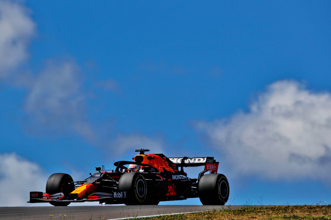 GP PORTOGALLO, Max Verstappen (NLD) Red Bull Racing RB16B.
30.04.2021. Formula 1 World Championship, Rd 3, Portuguese Grand Prix, Portimao, Portugal, Practice Day.
 - www.xpbimages.com, EMail: requests@xpbimages.com © Copyright: Staley / XPB Images