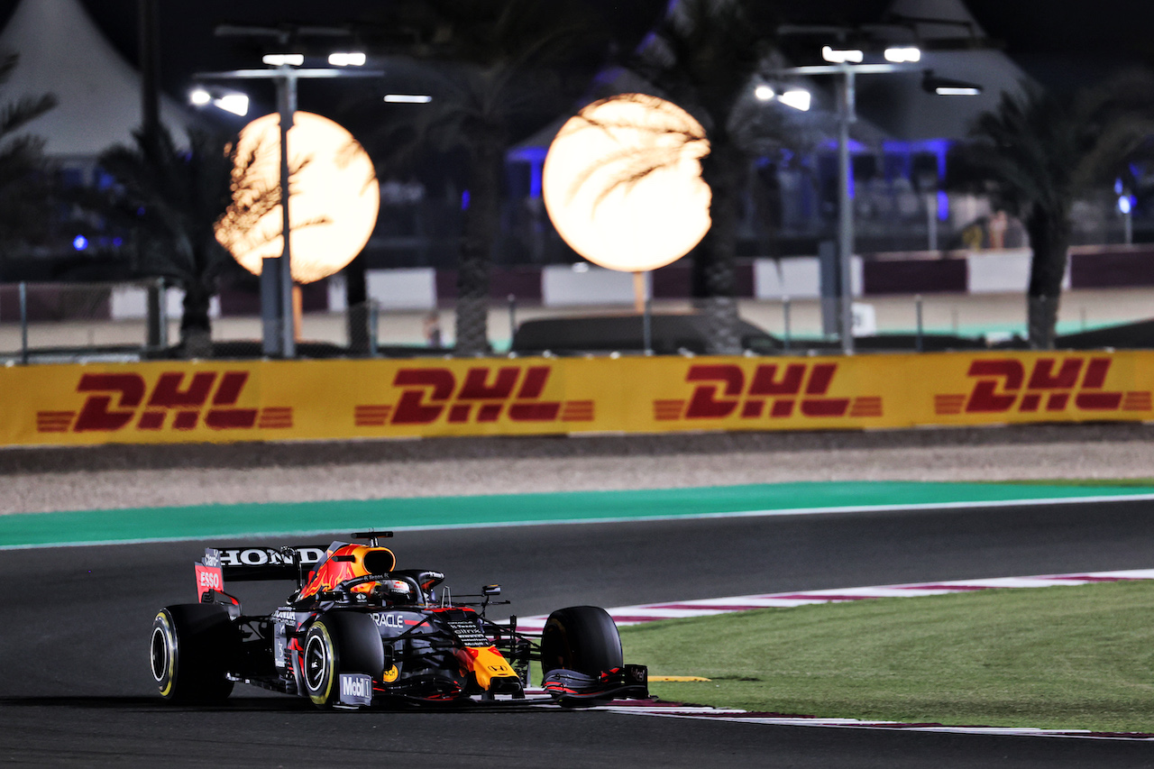 GP QATAR, Max Verstappen (NLD) Red Bull Racing RB16B.
21.11.2021. Formula 1 World Championship, Rd 20, Qatar Grand Prix, Doha, Qatar, Gara Day.
- www.xpbimages.com, EMail: requests@xpbimages.com © Copyright: Batchelor / XPB Images