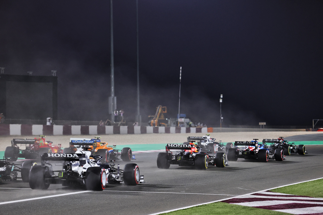 GP QATAR, Max Verstappen (NLD) Red Bull Racing RB16B at the partenza of the race.
21.11.2021. Formula 1 World Championship, Rd 20, Qatar Grand Prix, Doha, Qatar, Gara Day.
- www.xpbimages.com, EMail: requests@xpbimages.com © Copyright: Charniaux / XPB Images