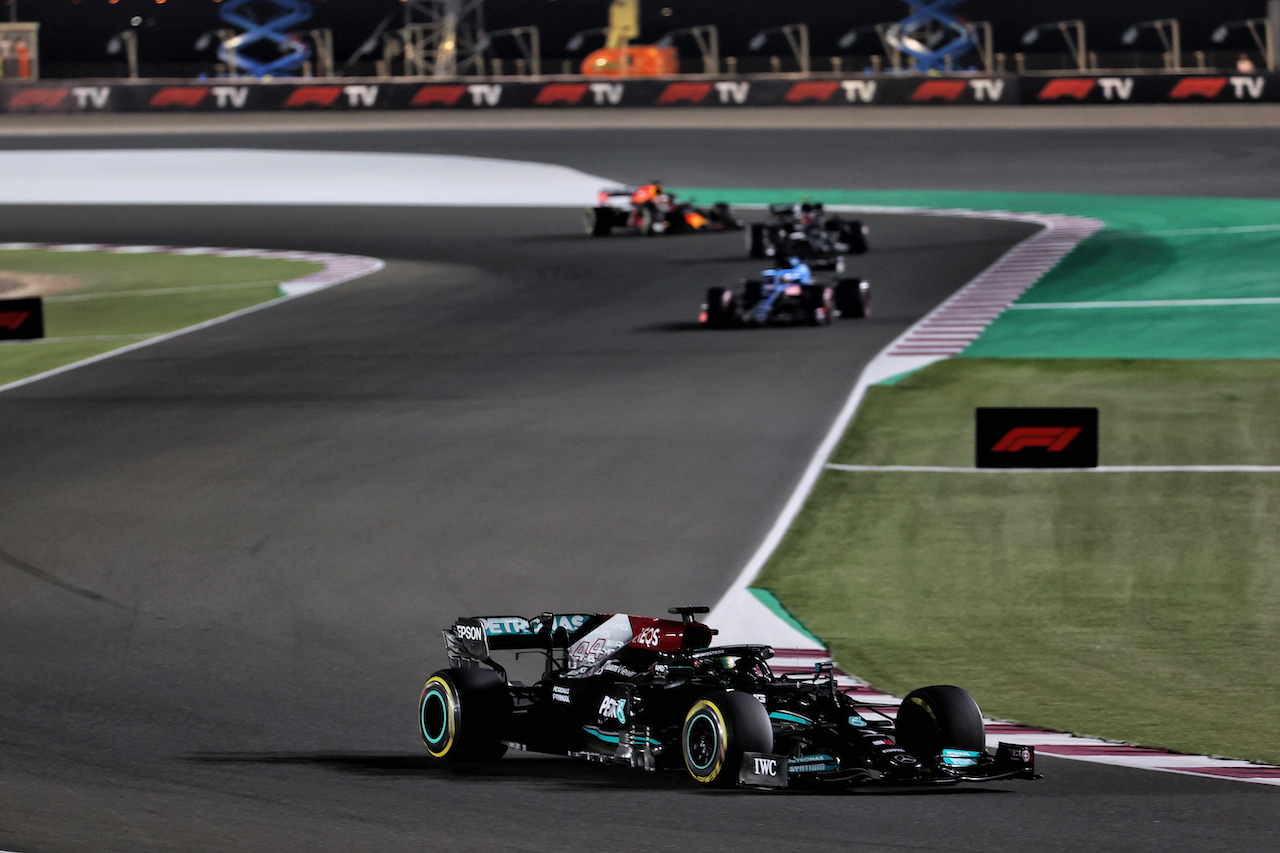 GP QATAR, Lewis Hamilton (GBR) Mercedes AMG F1 W12.
21.11.2021. Formula 1 World Championship, Rd 20, Qatar Grand Prix, Doha, Qatar, Gara Day.
- www.xpbimages.com, EMail: requests@xpbimages.com © Copyright: Batchelor / XPB Images