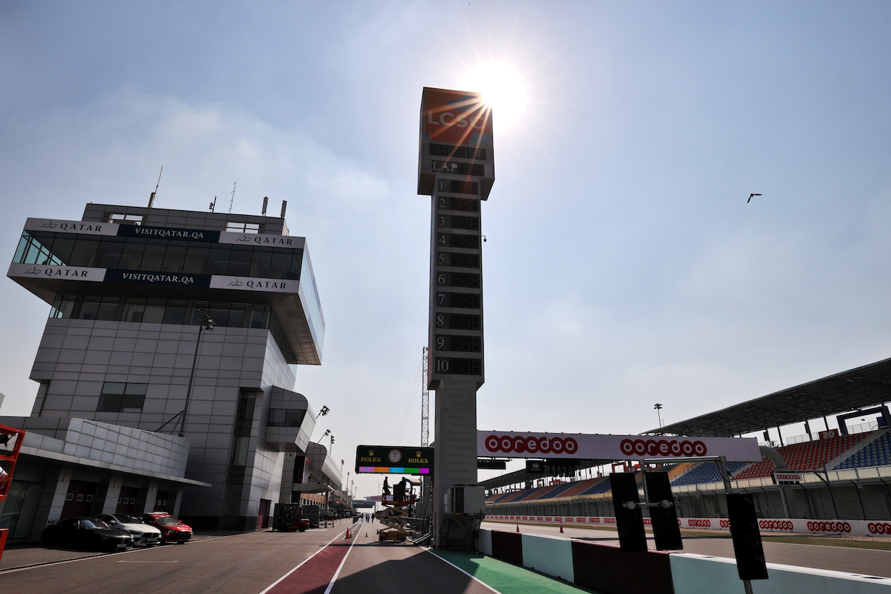 GP QATAR, Circuit Atmosfera - Pit exit.
18.11.2021. Formula 1 World Championship, Rd 20, Qatar Grand Prix, Doha, Qatar, Preparation Day.
- www.xpbimages.com, EMail: requests@xpbimages.com © Copyright: Moy / XPB Images